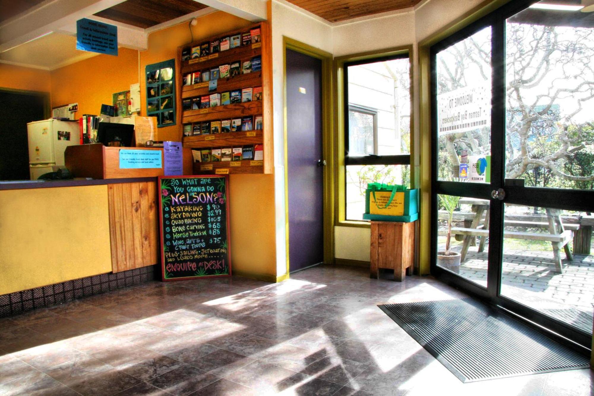 Tasman Bay Backpackers Hostel Nelson Bagian luar foto