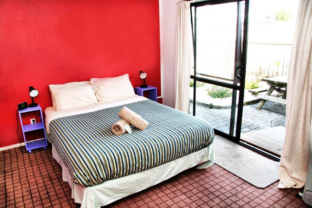 Tasman Bay Backpackers Hostel Nelson Ruang foto