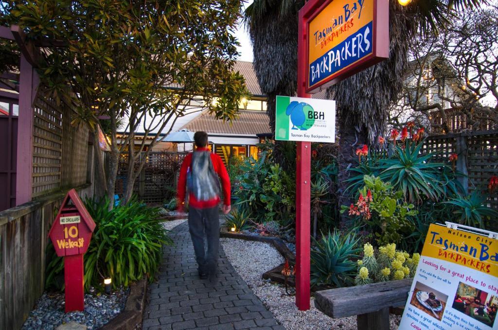 Tasman Bay Backpackers Hostel Nelson Bagian luar foto